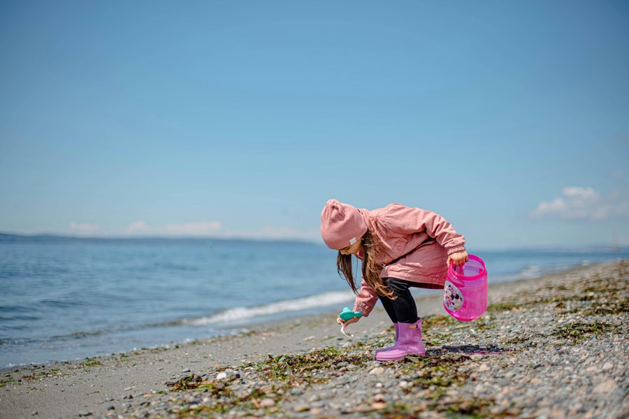 Bersteinsuche mit Kindern Ostsee
