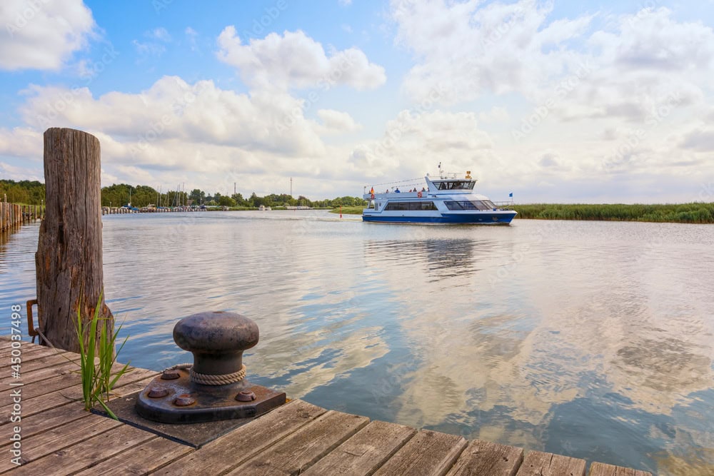 Fährschiff zwischen Zingst und Barth auf dem Bodden
