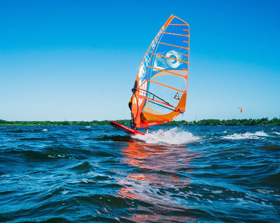 Windsurfer auf der Ostsee vor Fischland-Darss